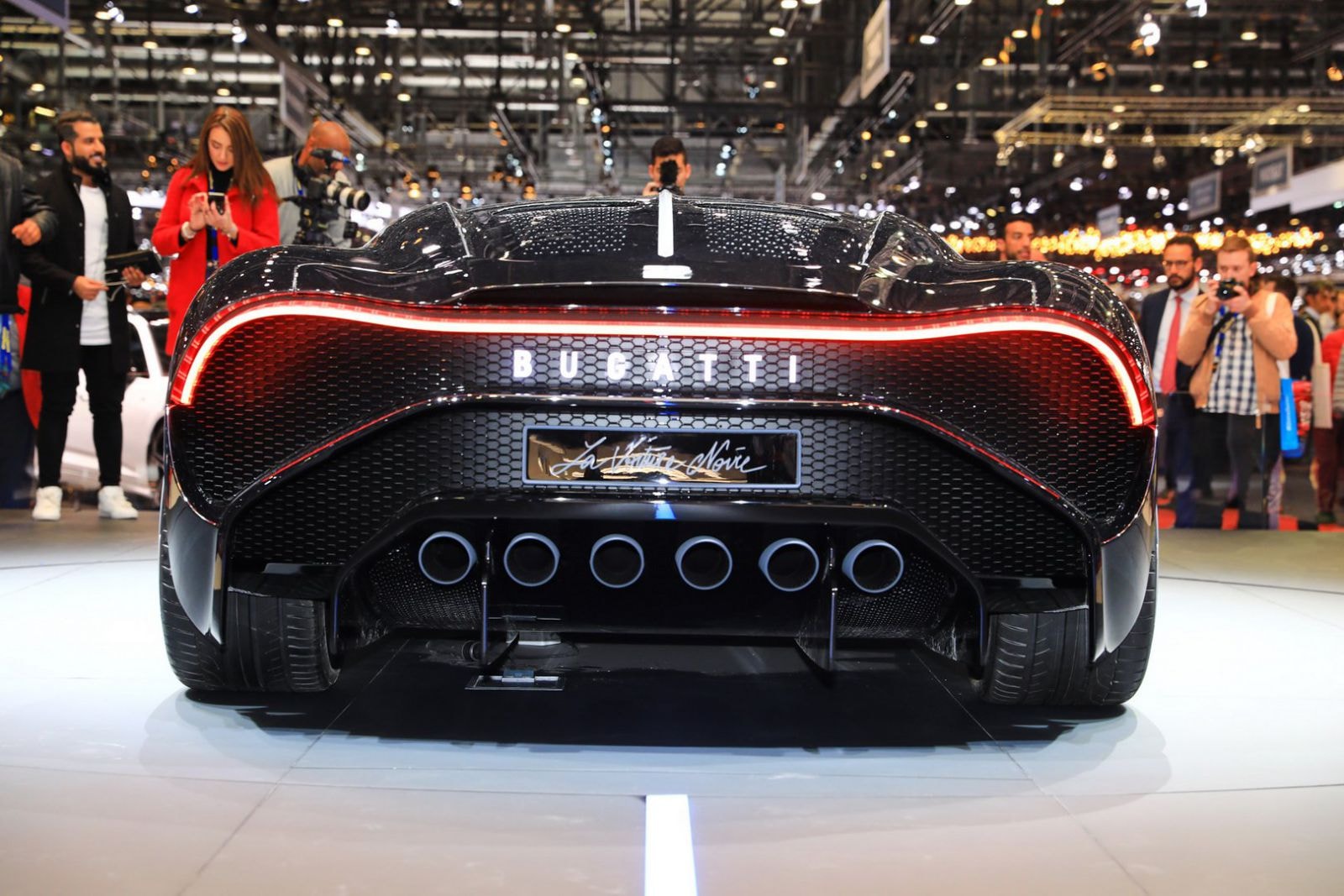 Siêu xe Bugatti La Voiture Noire. Ảnh: Mortor1