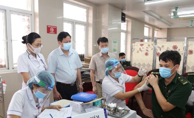 Tỉnh Ninh Bình tổ chức đợt tiêm phòng chống dịch Covid-19 đầu tiên trong 2 ngày 27-29/4.