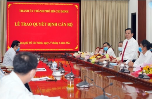 Tổng Biên tập Báo Người Lao Động Tô Đình Tuân cảm ơn sự quan tâm, lãnh đạo của Thành ủy TP HCM. ảnh: Quang Liêm