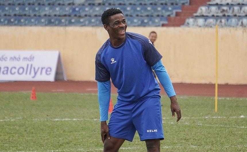 Trung vệ nhập tịch Lê Văn Phú tái xuất ở giai đoạn hai V.League 2021. Ảnh: internet