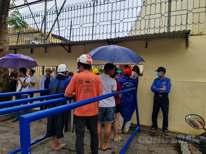 Sáng 26/4, BTC sân Thanh Hoá mở bán vé trận Đông Á gặp Hoàng Anh Gia Lai thu hút đông người hâm mộ