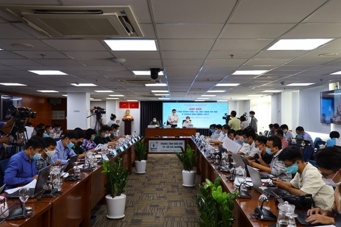 Nhiều phóng viên báo đài đến tham dự. Ảnh: TTBC