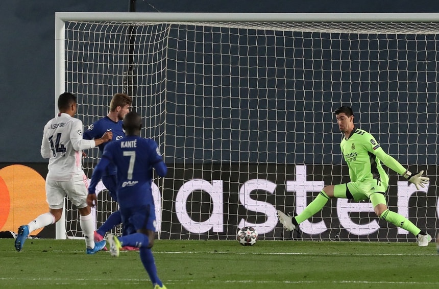 Werner bỏ lỡ cơ hội ở khoảng cách chỉ 5,5 m. Ảnh: Getty Images