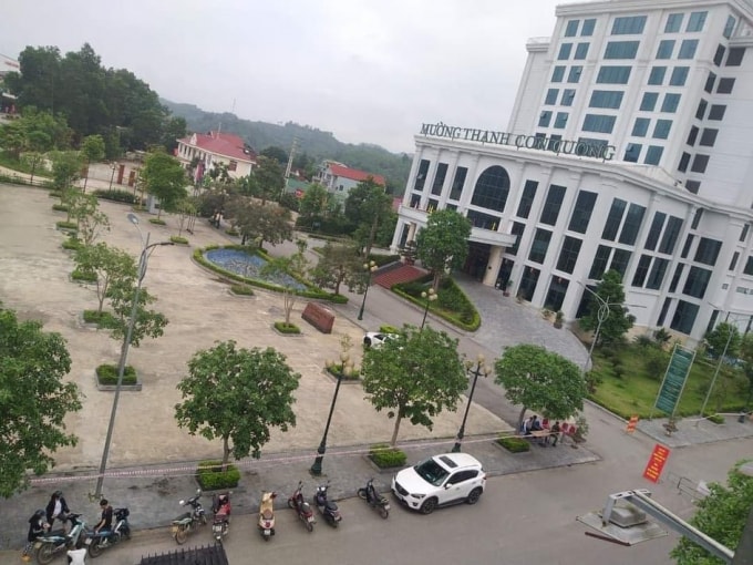 Khu cách ly tập trung tại khách sạn Mường Thanh Con Cuông đang cách ly cho gần 300 công dân trở về từ nước ngoài.
