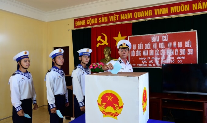 Bỏ phiếu bầu cử tại Trường Sa.