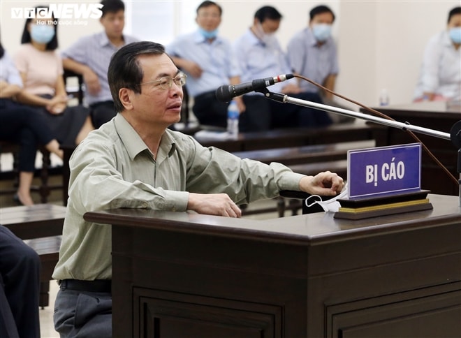 TAND TP. Hà Nội tuyên phạt bị cáo Vũ Huy Hoàng 11 năm tù về tội “Vi phạm quy định về quản lý, sử dụng tài sản Nhà nước gây thất thoát, lãng phí”.