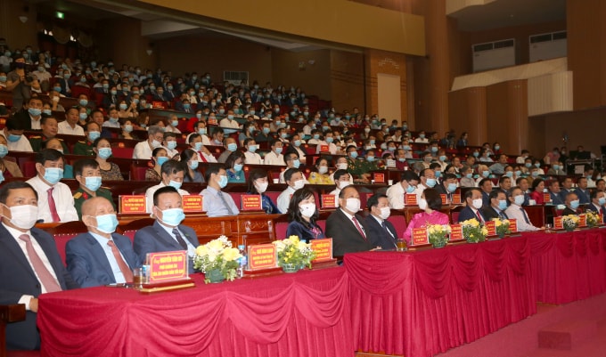 Các đại biểu tham gia lễ kỷ niệm.