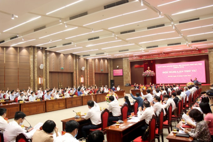 Các đại biểu biểu quyết thông qua nội dung, chương trình Hội nghị