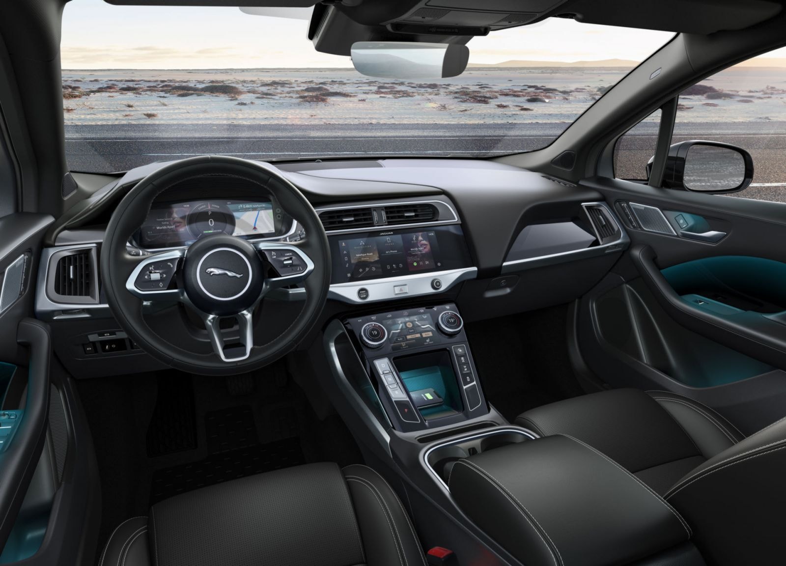 Khoang nội thất của I-Pace Black được trang bị ghế thể thao bọc da Ebony, tựa đầu màu Ebony và các chi tiết trang trí màu đen bóng. Ảnh: Jaguar
