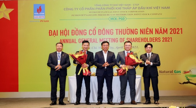 Đại hội đã bầu và chúc mừng thành viên BKS mới chính thức nhận nhiệm vụ.