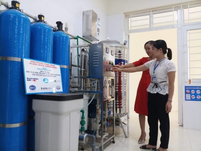 Hệ thống lọc này có thể xử lý các chất ô nhiễm trong nước như cặn lơ lửng, chất hữu cơ, vi sinh vật gây bệnh trong nước lũ, nước mưa và nước giếng “biến” nước ô nhiễm thành nước sạch cho người dân sử dụng. Ảnh:TL