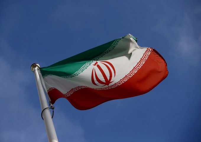 Quốc kỳ Iran trước trụ sở Cơ quan Năng lượng Nguyên tử Quốc tế (IAEA), trước khi bắt đầu cuộc họp của hội đồng thống đốc, tại Vienna, Áo, ngày 1 tháng 3 năm 2021. REUTERS
