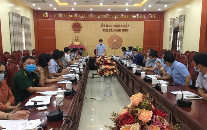 Ông Nguyễn Tiến Dũng - Chủ tịch UBND thị xã Nghi Sơn cho biết: Nhằm đảm bảo an toàn cho du khách khi về với khu du lịch Hải Hoà và một số điểm đến khác trên địa bàn thị xã, Ban Chỉ đạo Phòng chống dịch đã tăng cường công tác lãnh đạo, chỉ đạo, quản lý các cơ sở kinh doanh dịch vụ du lịch. Trong đó, yêu cầu các đơn vị thực hiện tốt 5K