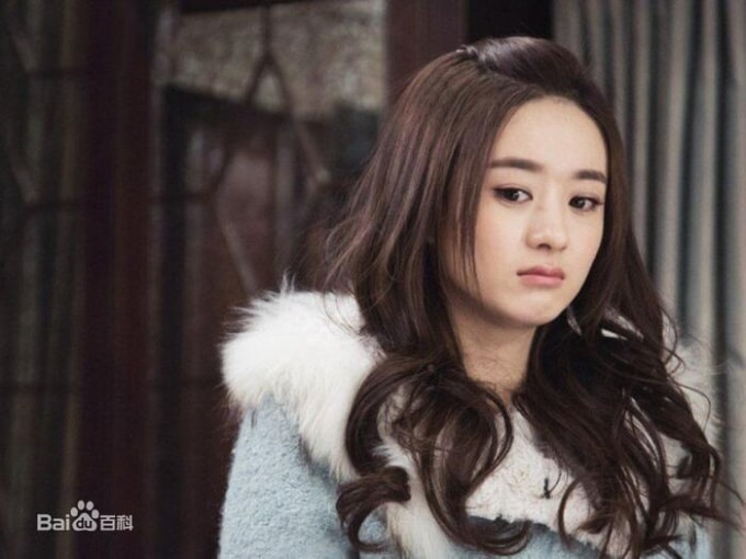 Triệu Lệ Dĩnh là ngôi sao nổi lên từ sớm qua những vai diễn nhí ngây thơ, đáng yêu.