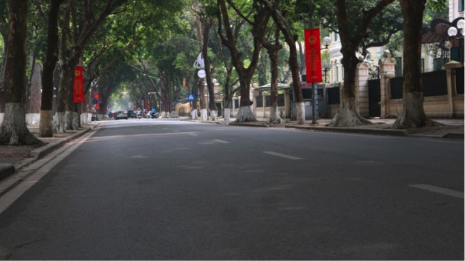 Phố Phan Đình Phùng, ngày thường mọi người đến đây rất đông để chụp ảnh, nhưng do dịch Covid-19 bùng phát nên người dân hạn chế ra đường.