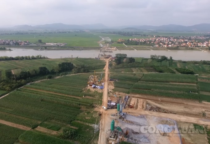 Gói thầu 14-XL với có chiều dài hơn 19,4km đi qua địa phận các huyện Thiệu Hóa, Đông Sơn, Triệu Sơn, Nông Cống (Thanh Hóa). Nhà thầu đang triển khai thực hiện cầu vượt núi Đọ có tổng chiều dài là 1,6 km