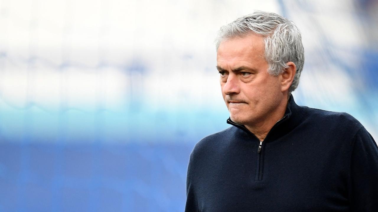 Jose Mourinho đã nhận hai công việc mới trong chưa đầy hai tuần sau khi bị câu lạc bộ Tottenham sa thải. Ảnh: internet