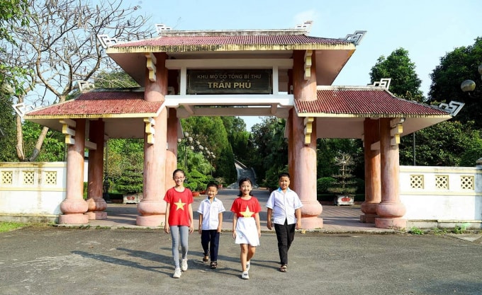 Khu mộ Tổng Bí thư Trần Phú - địa chỉ đỏ thu hút du khách, góp phần giáo dục truyền thống cách mạng, lòng yêu nước cho thế hệ trẻ. Ảnh Thanh Hải