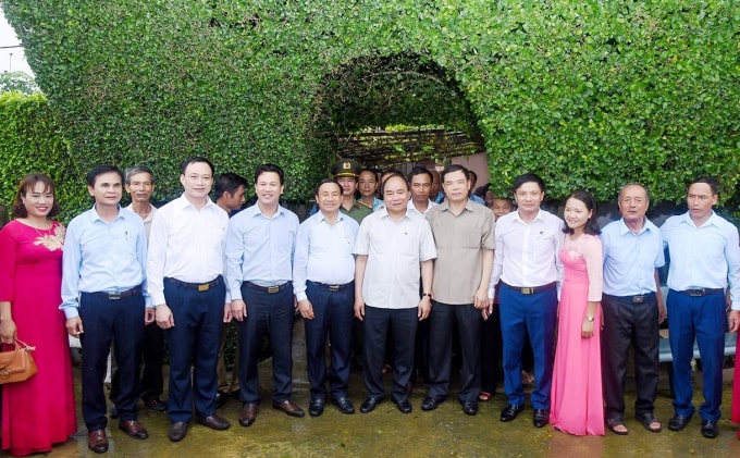 Thủ tướng Chính phủ Nguyễn Xuân Phúc cùng các đồng chí lãnh đạo tỉnh Hà Tĩnh thăm thôn Châu Nội - xã Tùng Ảnh (Đức Thọ) tháng 7/2018