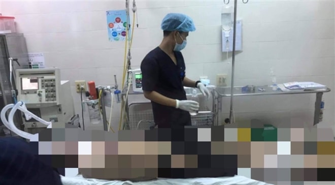 Nam sinh Nh. được đưa về cơ sở y tế cấp cứu nhưng không qua khỏi sau khi bơi ra biển cứu 3 nữ sinh viên. Ảnh: vtc.vn