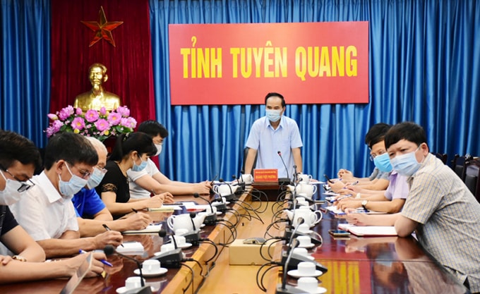 Phó Chủ tịch UBND tỉnh Hoàng Việt Phương chủ trì cuộc họp. Ảnh: baotuyenquang.com.vn
