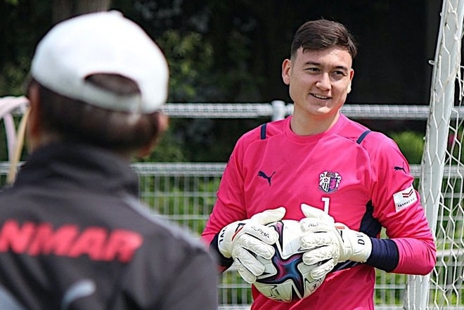 Văn Lâm chưa thể chơi trận ra mắt cho Cerezo Osaka. Ảnh: internet
