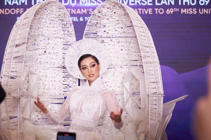 Miss Universe Predictions xếp Khánh Vân vào Top 7 Miss Universe 2020, bên cạnh ứng viên Peru, Thái Lan, Venezuela.