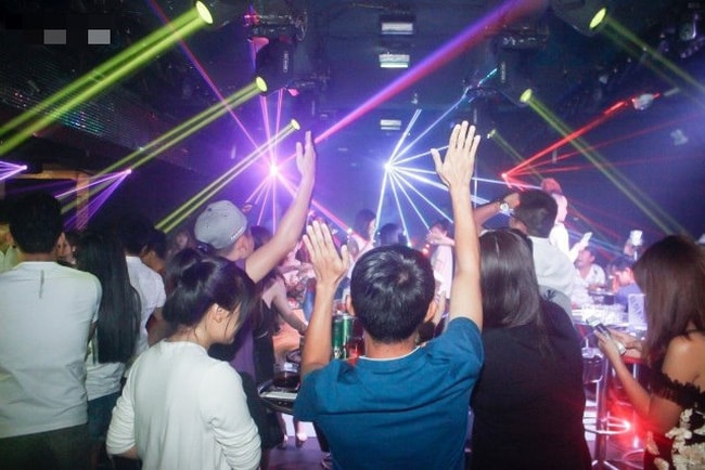 Bạc Liêu đóng cửa vũ trường, quán karaoke và chợ đêm để chống dịch Covid-19. Ảnh: TL