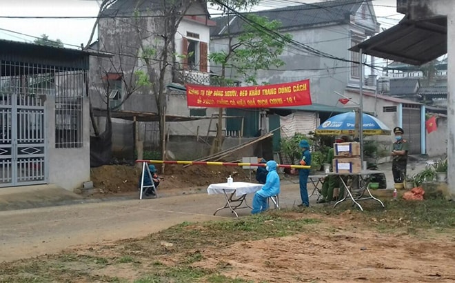 Ban Chỉ đạo phòng, chống dịch bệnh COVID-19 tỉnh Yên Bái yêu cầu thực hiện nghiêm các quy định về phòng, chống dịch bệnh COVID-19, bắt buộc người lao động phải thực hiện đúng thông điệp 5K của Bộ Y tế tại nơi làm việc, đặc biệt là việc đeo khẩu trang và giữ khoảng cách.