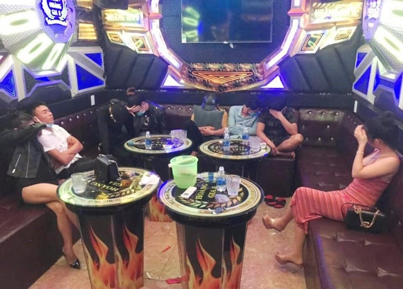 Tạm dừng quán bar, karaoke, vũ trường, game từ ngày 03/5/2021 (ảnh st)