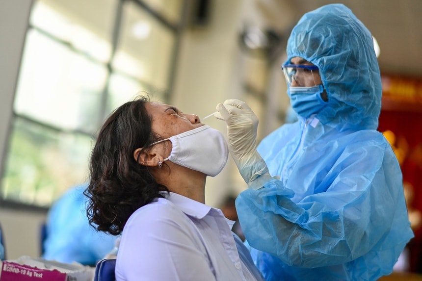 CDC Hà Nội thông báo khẩn tìm người tới các điểm liên quan đến ca dương tính Covid-19. Ảnh: TL