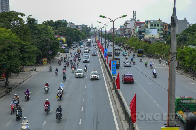 Trên tuyến đường quốc lộ 1A, lưu lượng phương tiện lưu thông thoãng đãng vào trưa ngày 3/5.