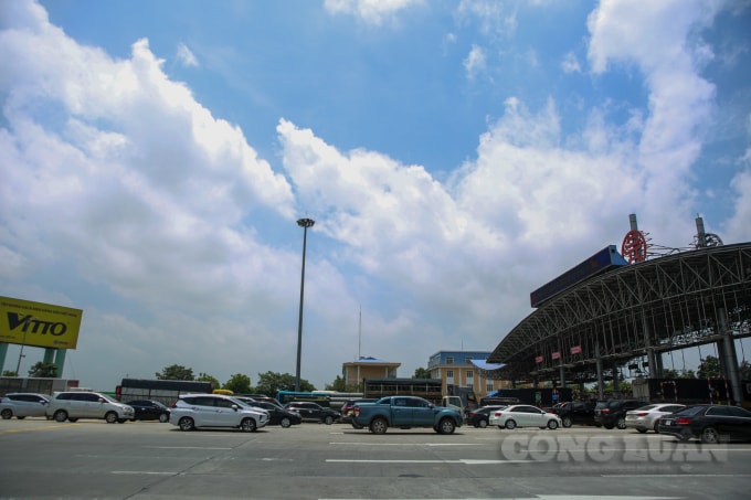 Ghi nhận tại cửa ngõ Thủ đô ở nút giao từ cao tốc Pháp Vân - Cầu Giẽ về Trung tâm thành phố Hà Nội lưu lượng phương tiện thông thoáng, không xảy ra tình trạng tắc nghẽn.