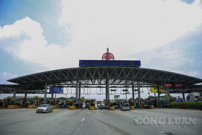 Được biết, lo ngại việc tắc đường nên hầu hết người dân đã chủ động di chuyển về Hà Nội để làm việc sau kỳ nghỉ bắt đầu từ ngày 2/5, nên đến ngày 3/5 lượng phương tiện di chuyển về Thủ đô đã giảm.