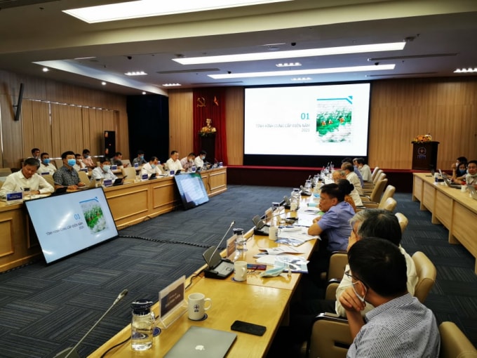 Hội thảo có sự tham dự của nhiều chuyên gia kinh tế.