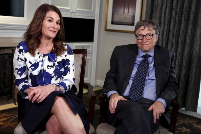 Người đồng sáng lập Microsoft Bill Gates và vợ Melinda ngồi trong một cuộc phỏng vấn tại New York ngày 22 tháng 2 năm 2016 - Ảnh: REUTERS