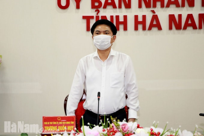 Ông Trương Quốc Huy, Chủ tịch UBND tỉnh, Trưởng Ban chỉ đạo phòng, chống dịch Covid-19 tỉnh Hà Nam phát biểu tại hội nghị (ảnh: Báo Hà Nam).