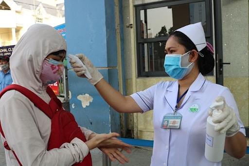 TP. HCM cách ly y tế ngay du khách có thân nhiệt cao hơn 37,5 độ C. Ảnh: TL