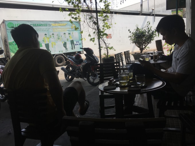 Người dân vẫn còn chủ quan không đeo khẩu trang khi đến nơi đông người.