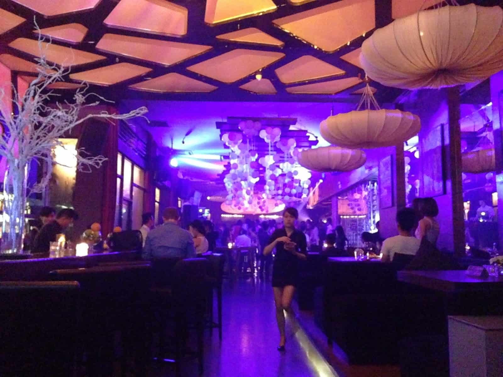 Hòa Bình tạm dừng các hoạt động các quán bar, quán karaoke phòng dịch Covid-19. Ảnh: TL