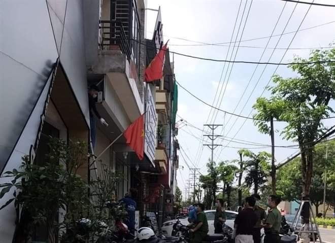 Lực lượng chức năng kiểm tra 1 địa điểm có người Trung Quốc sinh sống.