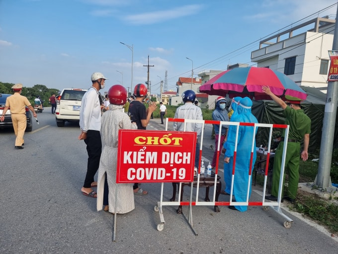 Bệnh nhân 2998 có liên quan dịch tễ là ngồi gần 2 chuyên gia Trung Quốc trên chuyến bay VN160 từ Đà Nẵng đến Hà Nội ngày 29/4/2021 ( TL)
