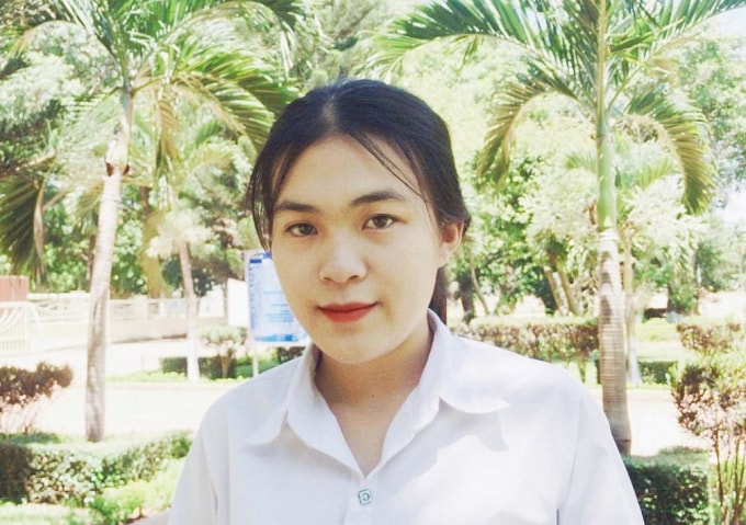 Em Lường Thị Thùy Linh (lớp 12A6, Trường THPT Cư Mgar, Đắk Lắk)