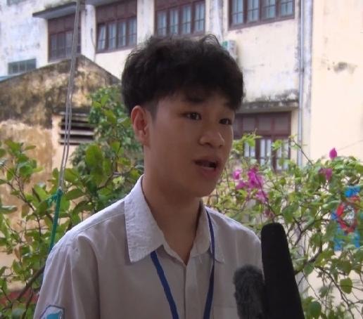Em Hoàng Minh Hiếu (học sinh trường THPT Quang Trung, Hà Đông, Hà Nội)