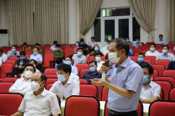 Lãnh đạo Sở Y tế Hà Tĩnh báo cáo tại cuộc họp