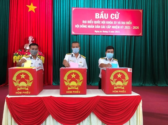 Nhiều đơn vị hải quân tổ chức bầu cử sớm.