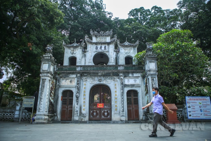 Đền Quán Thánh (Ba Đình, Hà Nội) đã được đóng cửa ngay sau khi có chỉ đạo từ thành phố.