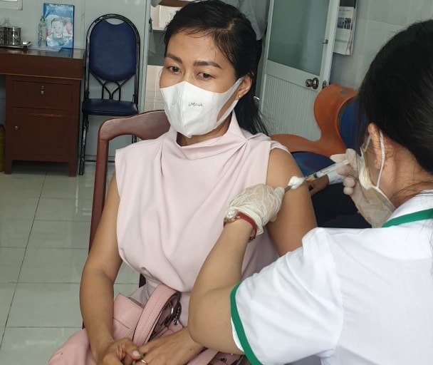Bạc Liêu tiến hành tiêm vắc xin ngừa Covid-19 cho các phóng viên đang công tác tại địa bàn.