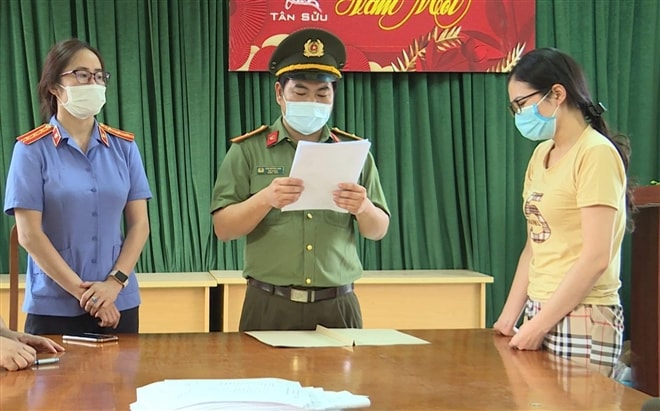Hình ảnh Nguyễn Thị Hồng Hạnh tại cơ quan điều tra. Ảnh: vtc.vn