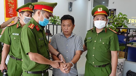 Cao Đức Trung bị Công an Bình Thuận bắt vì có hành vi lừa đảo chiếm đoạt tài sản.